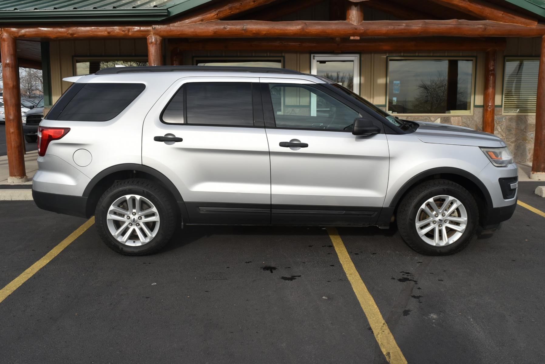 2017 Silver /Tan Ford Explorer (1FM5K8B87HG) with an 3.5L V-6 TI-VCT engine, 6-Speed Selectshift transmission, located at 1600 E Hwy 44, Rapid City, SD, 57703, (605) 716-7878, 44.070232, -103.171410 - Photo #4